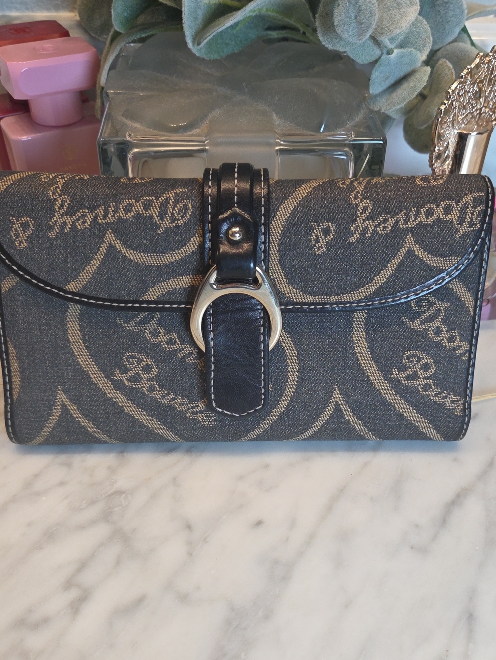EUC Dooney & Bourke Script Monogram Dark Brown & Tan LeatherCanvas Wallet Clutch